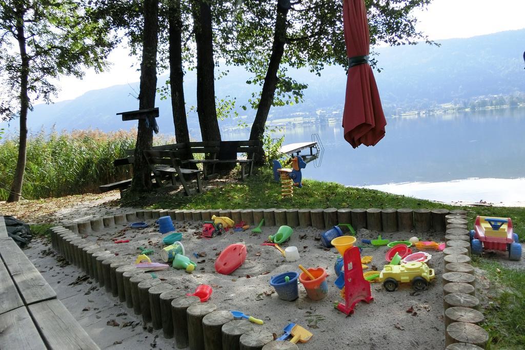 Anna Seeblick: Lakeside Retreat with Pool and Ski Access Bodensdorf Exterior photo