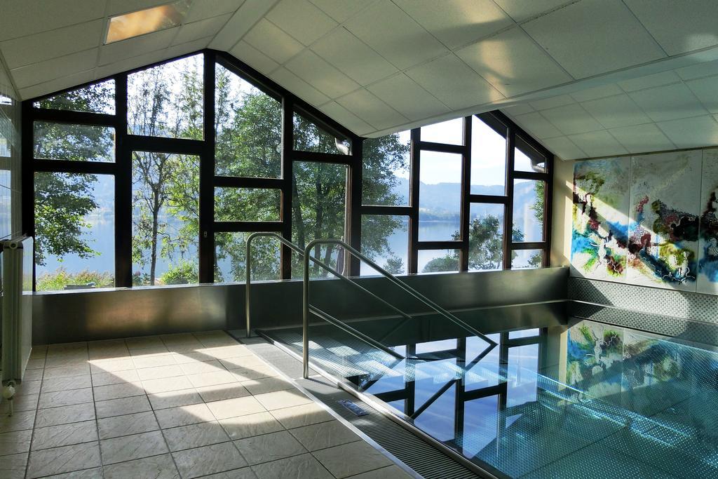Anna Seeblick: Lakeside Retreat with Pool and Ski Access Bodensdorf Exterior photo
